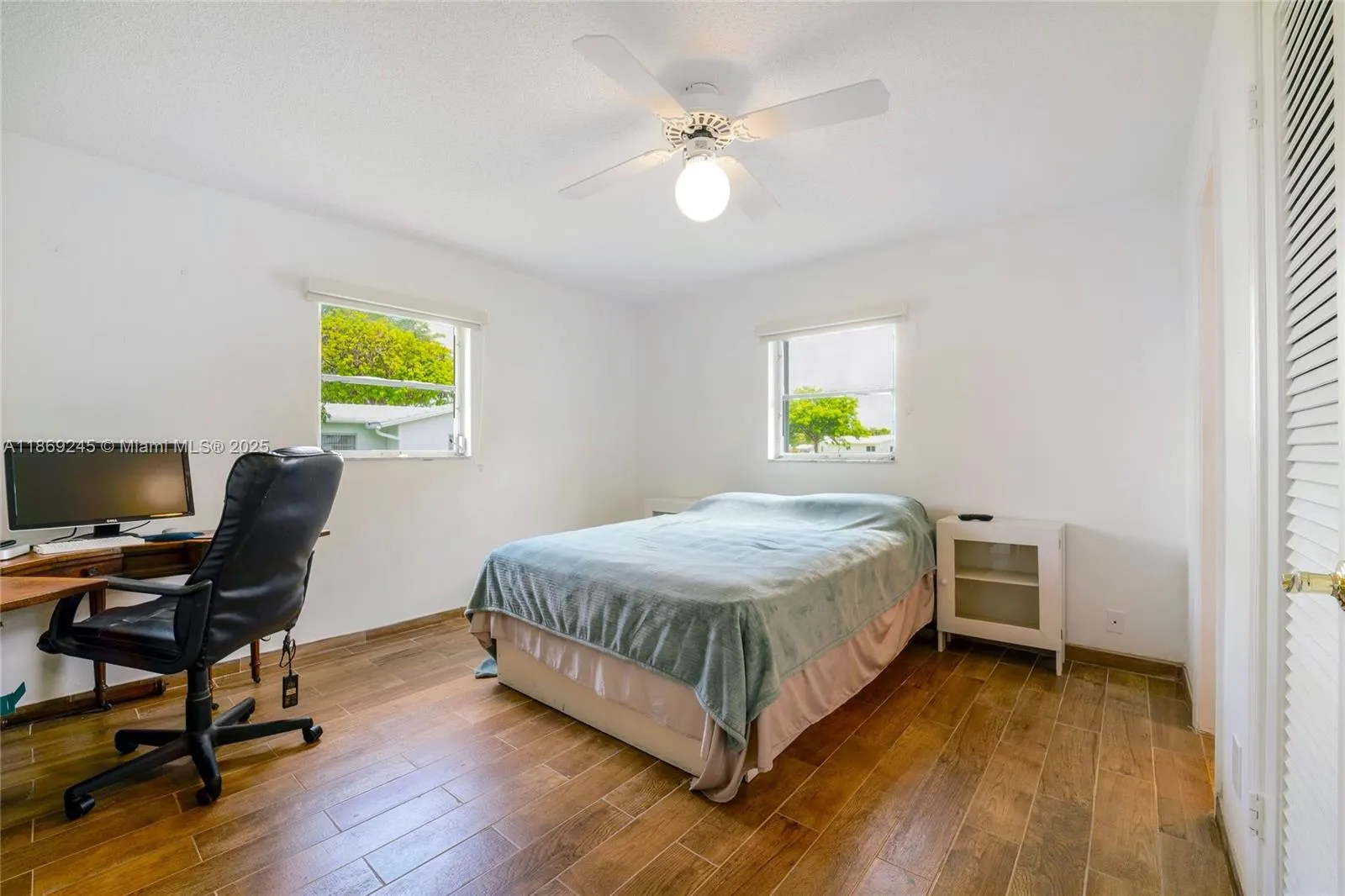 1441 W Campanelli Dr