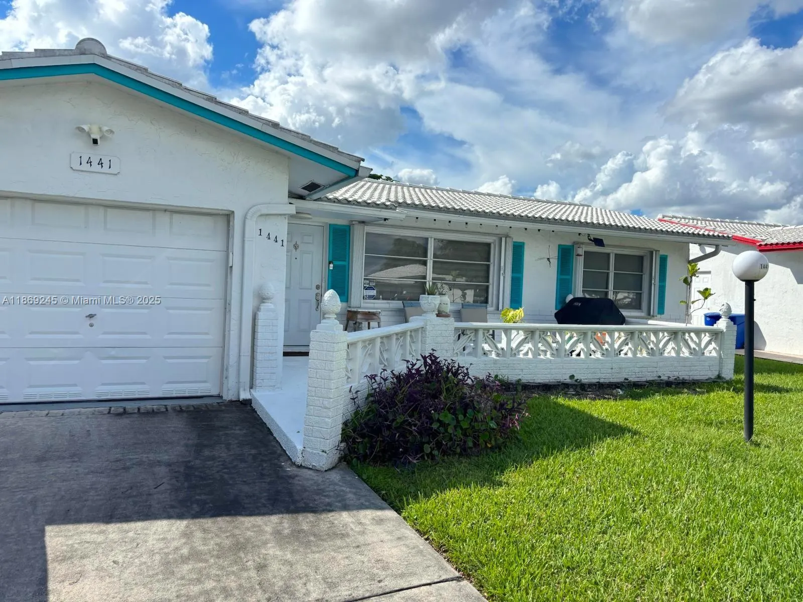 1441 W Campanelli Dr