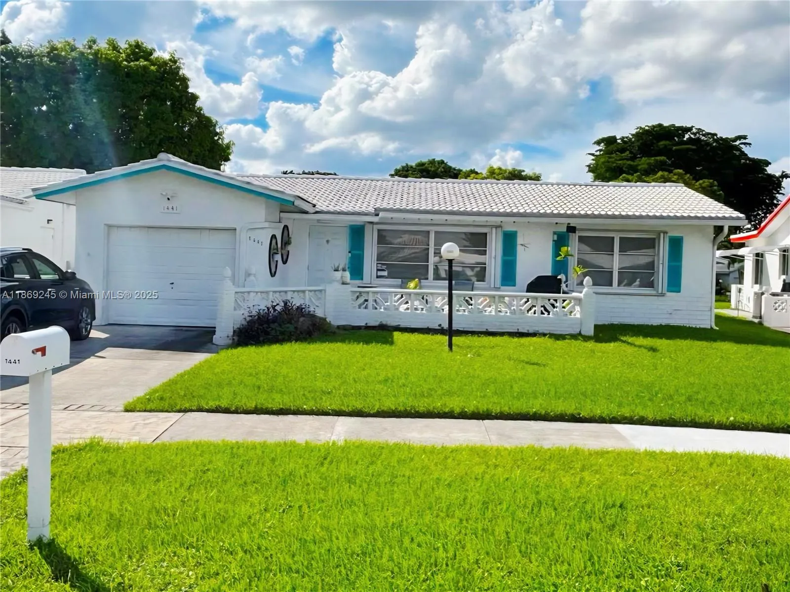 1441 W Campanelli Dr