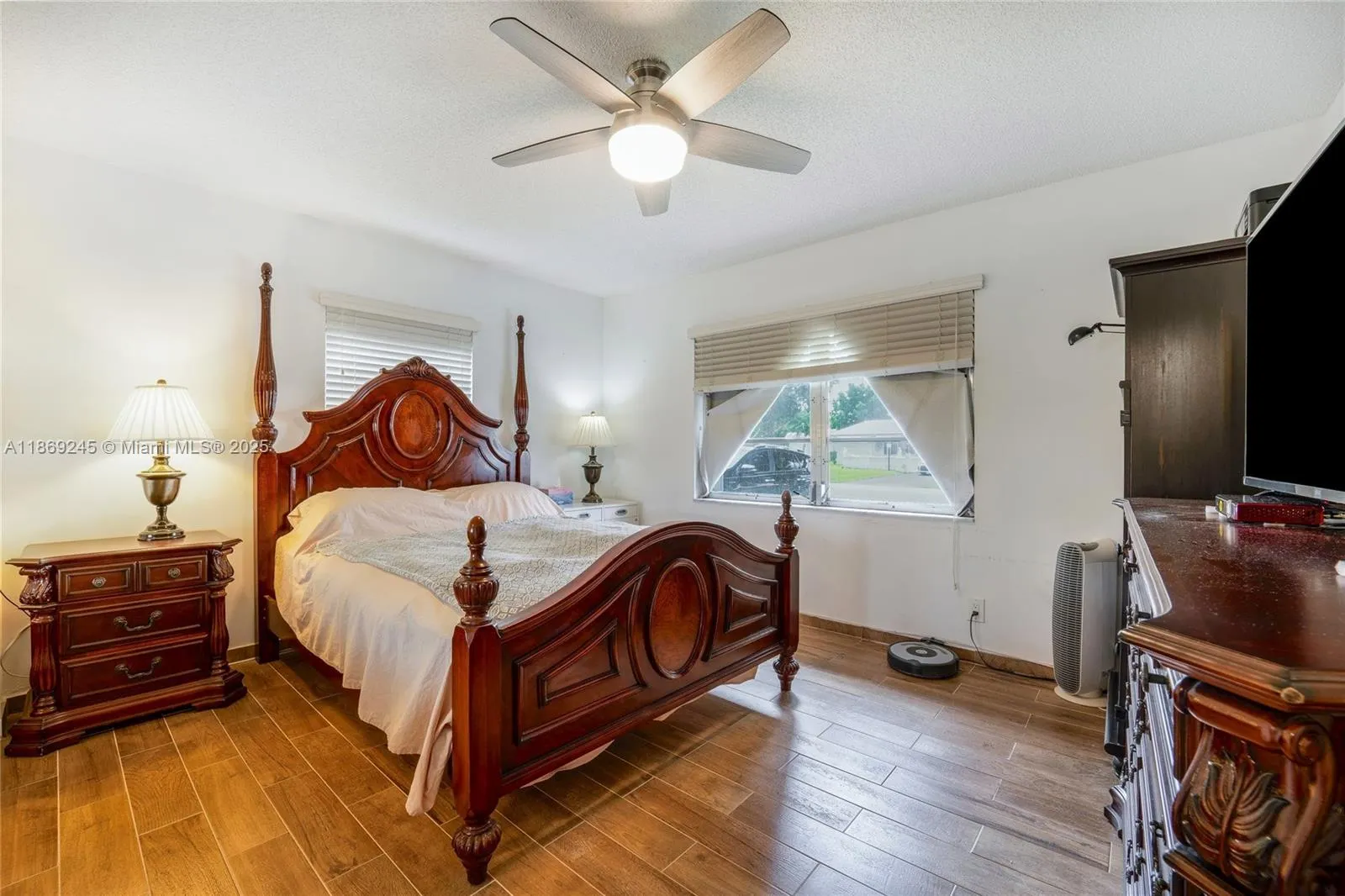 1441 W Campanelli Dr