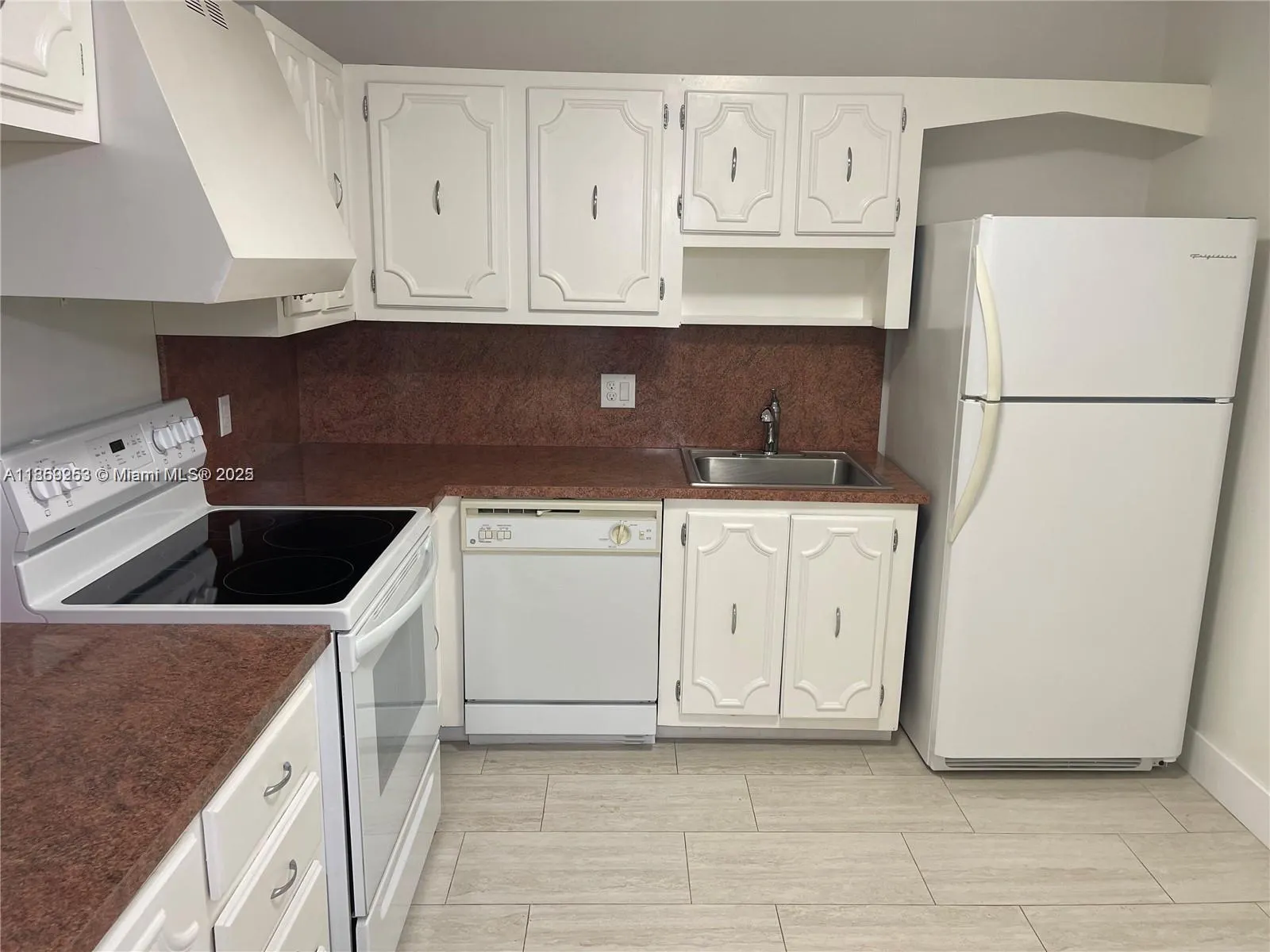 2851 NE 183rd St, #110E