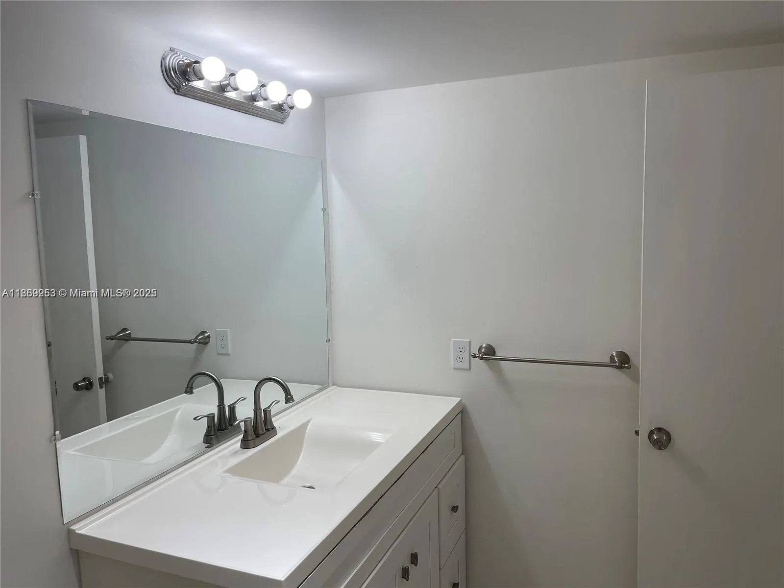 2851 NE 183rd St, #110E