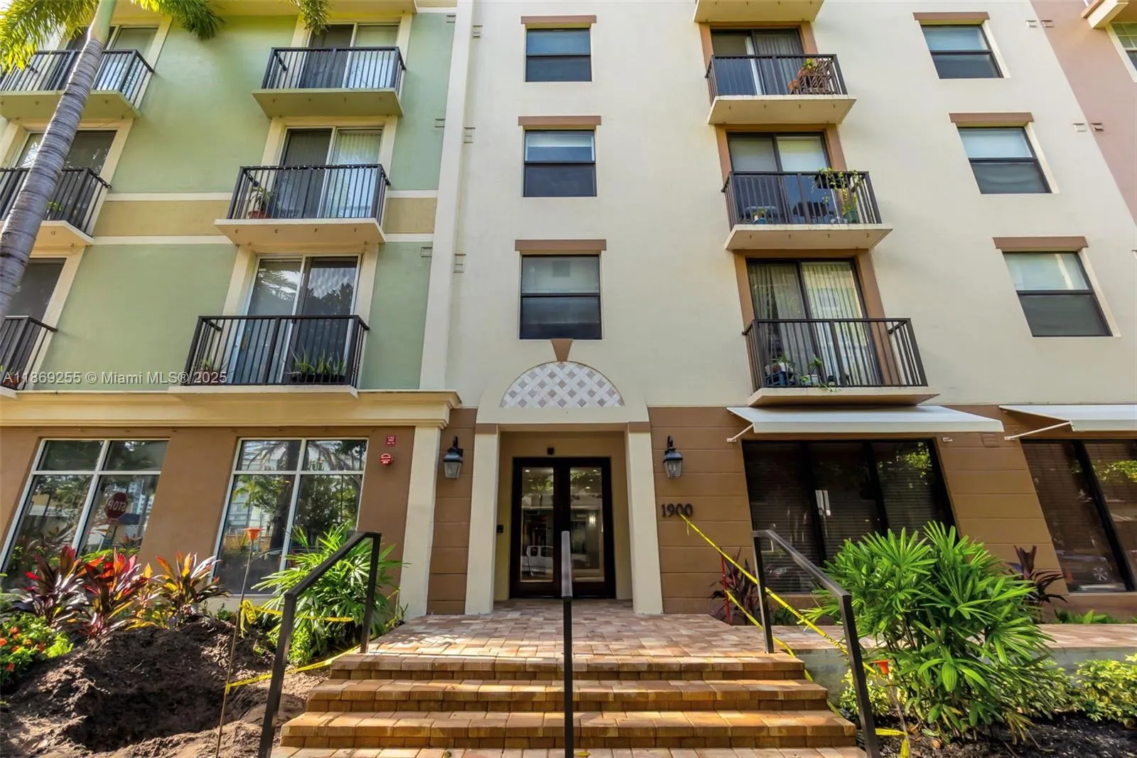 1900 Van Buren St, #206B