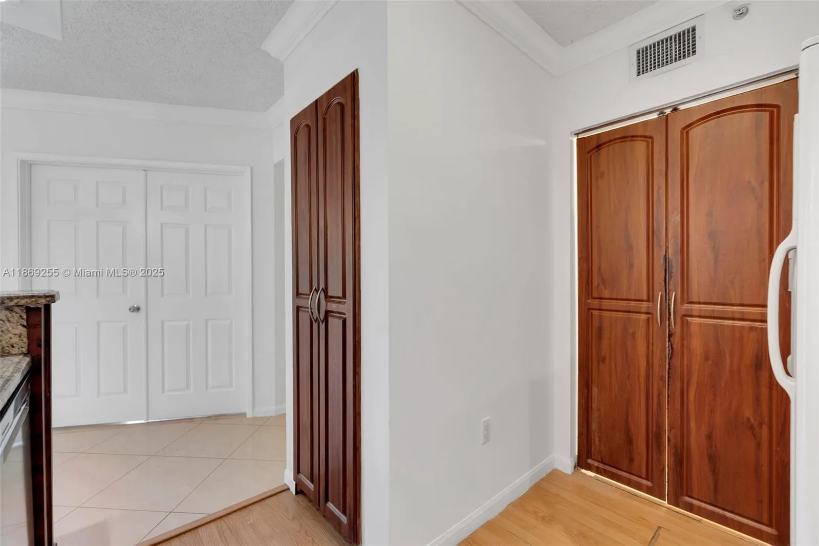 1900 Van Buren St, #206B