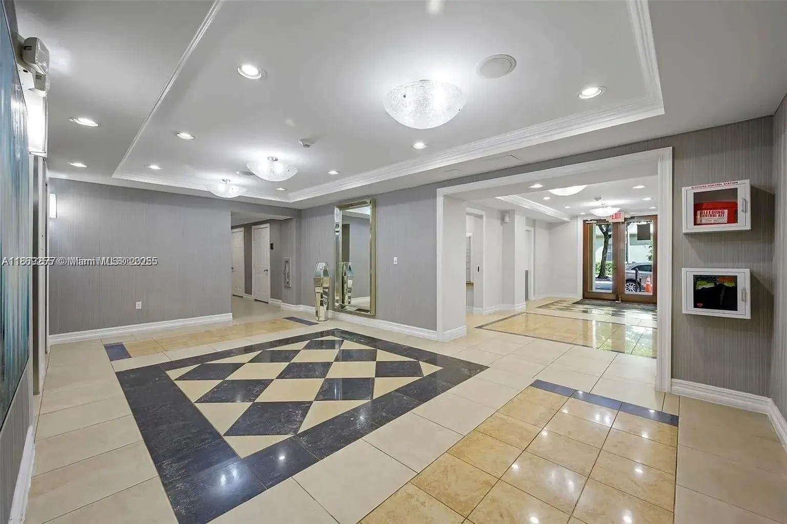 1900 Van Buren St, #206B