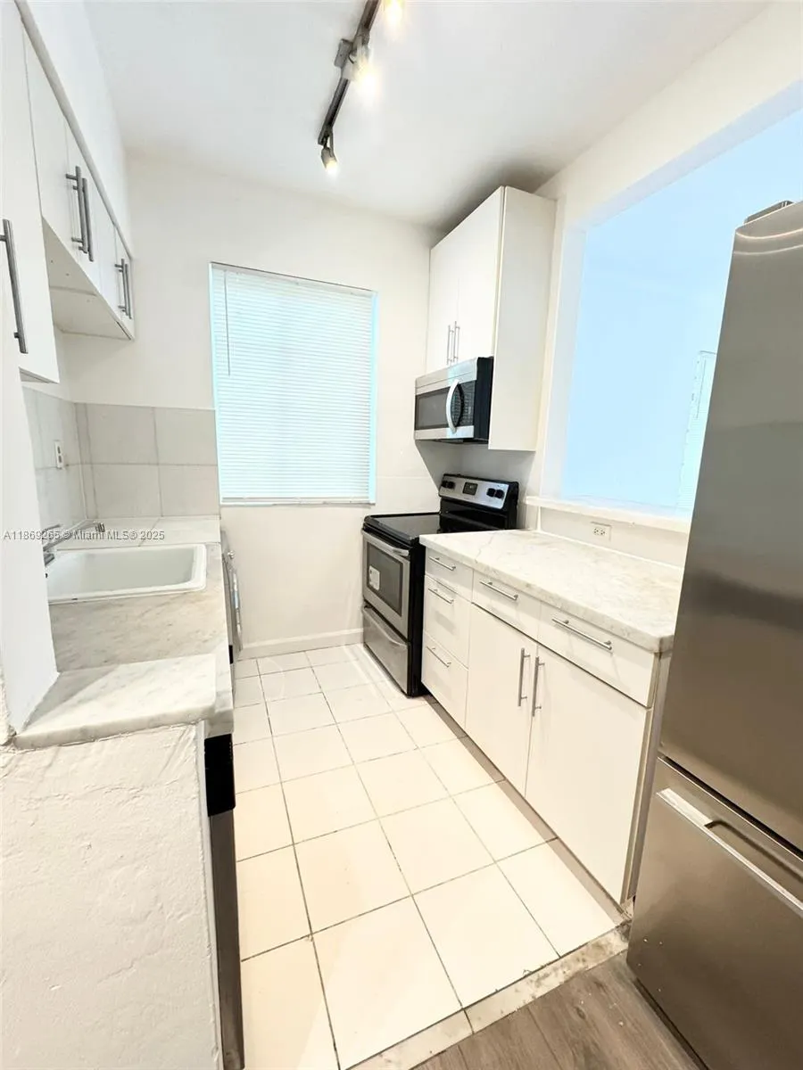 1611 Euclid Ave, #9
