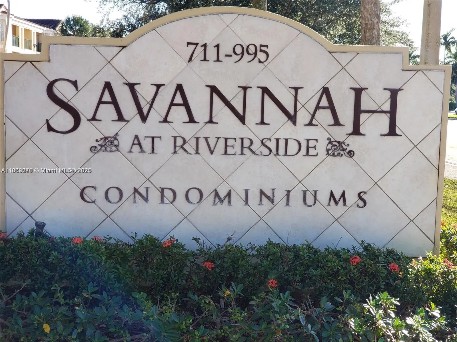 949 Riverside Dr, #427