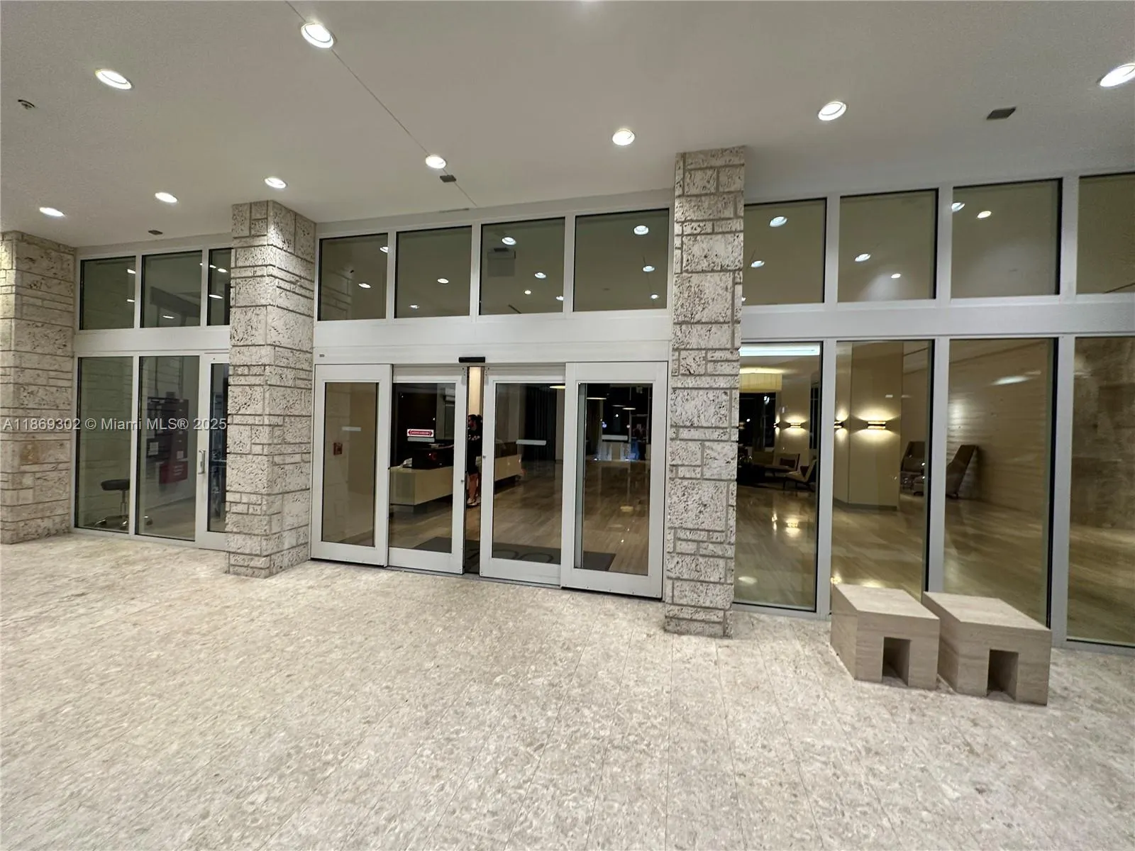 100 Bayview Dr, #221