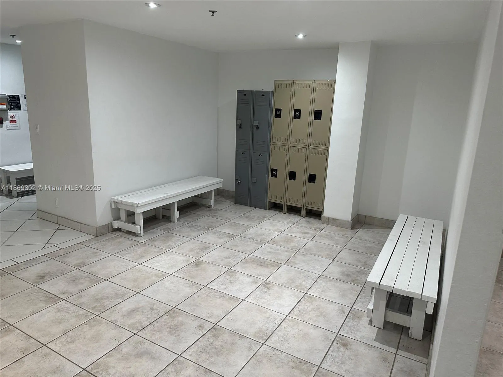 100 Bayview Dr, #221