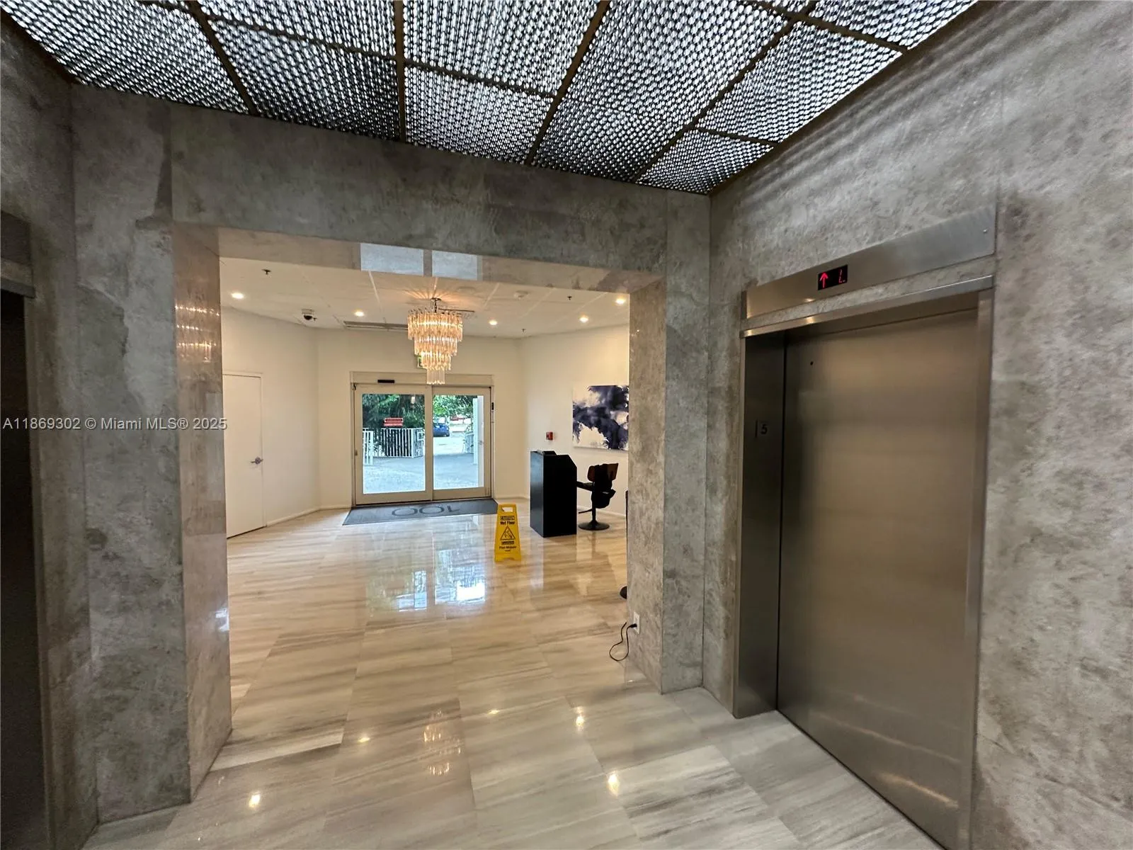 100 Bayview Dr, #221
