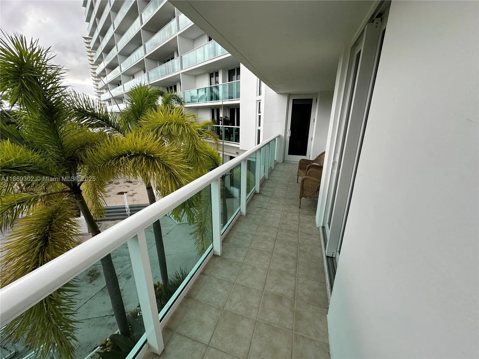 100 Bayview Dr, #221