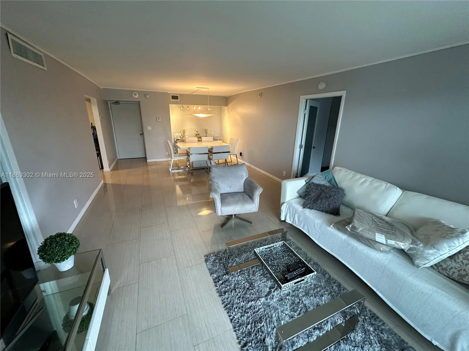 100 Bayview Dr, #221