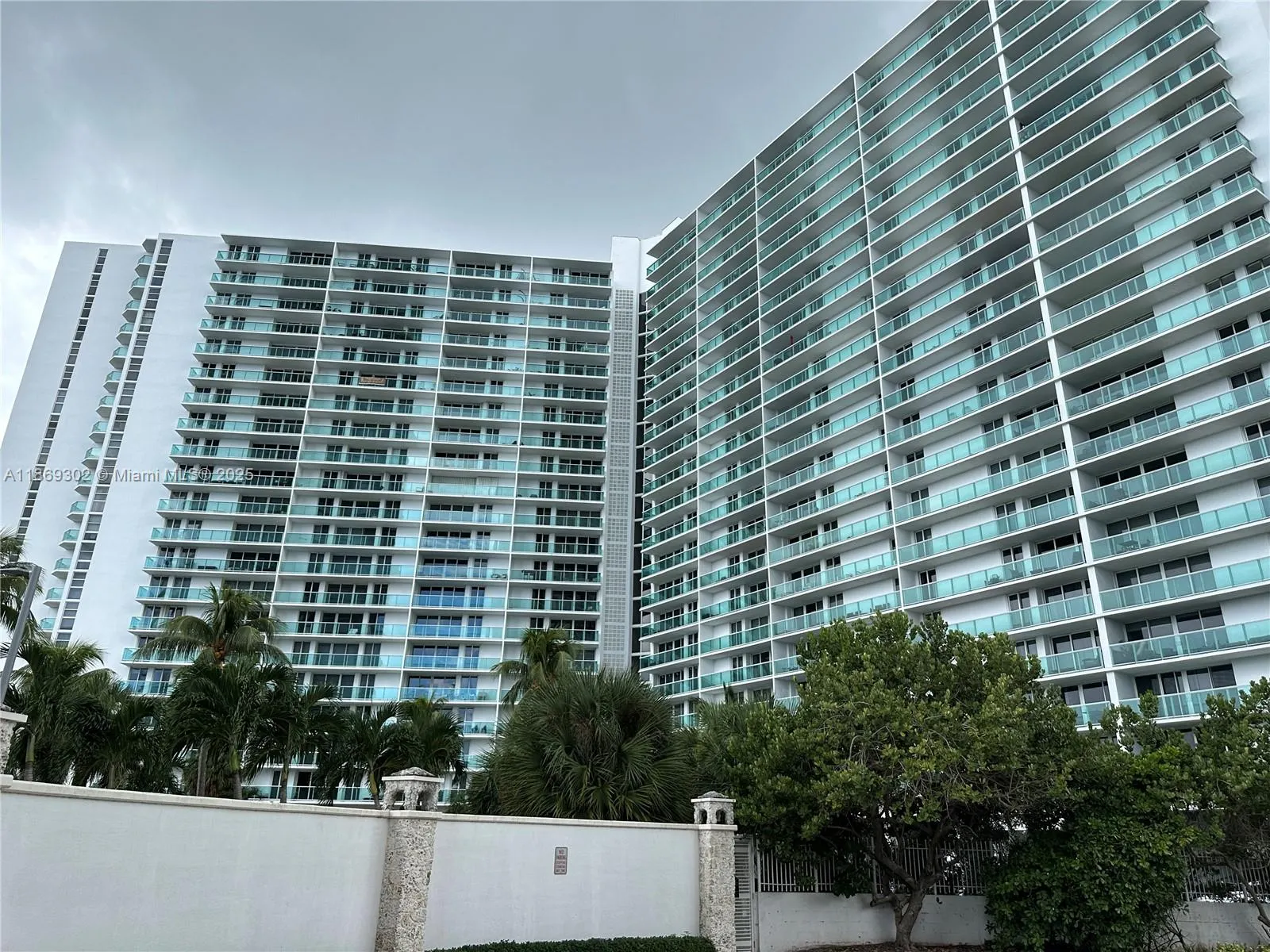 100 Bayview Dr, #221
