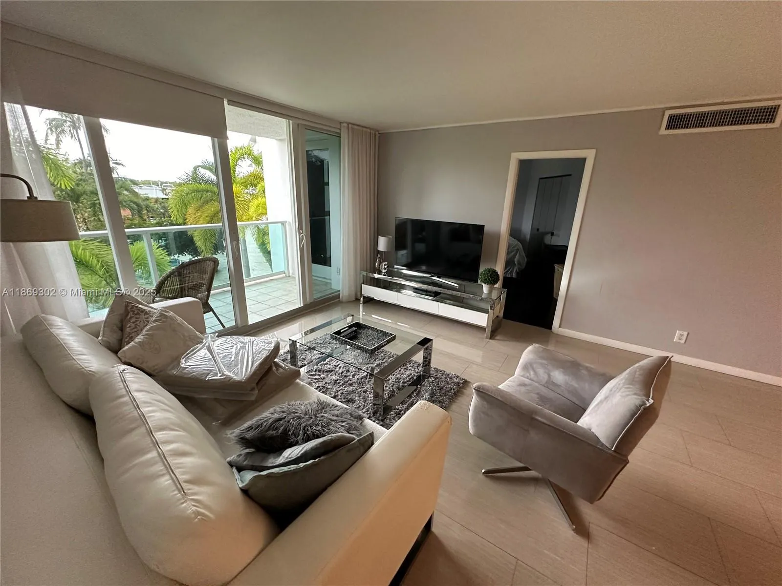 100 Bayview Dr, #221