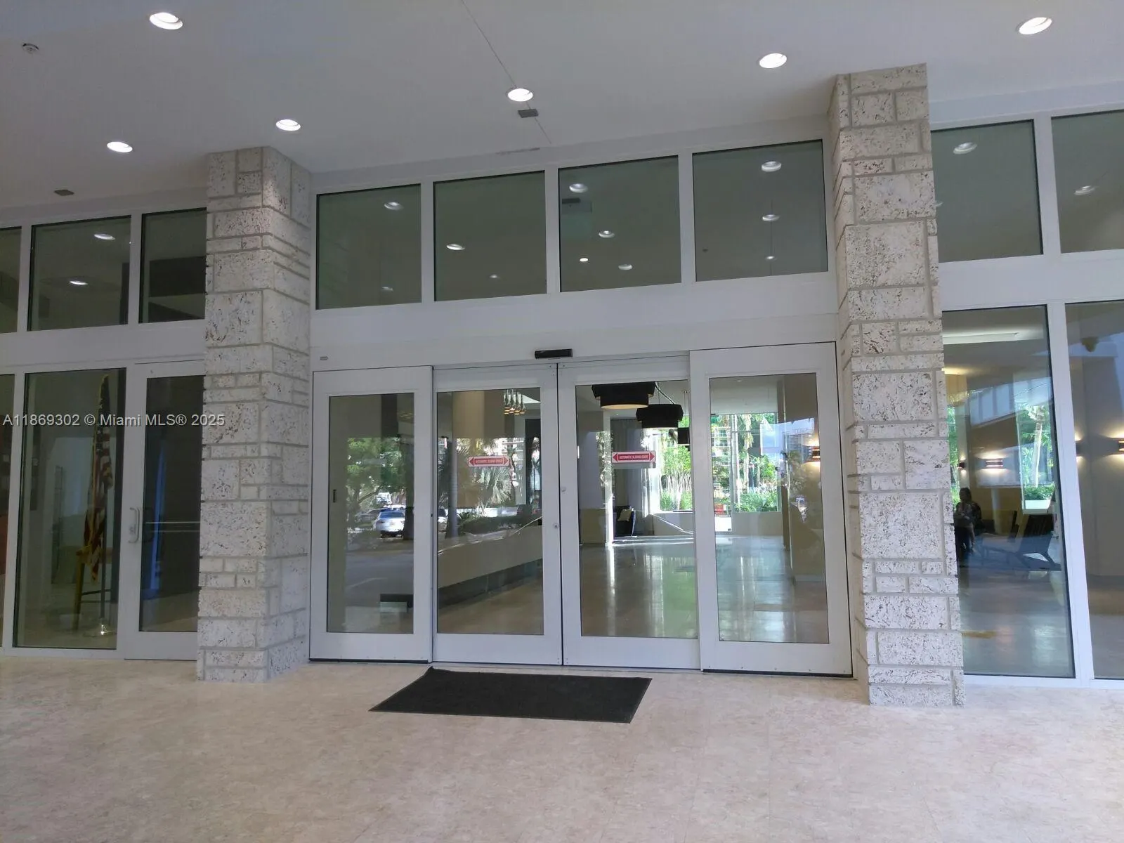 100 Bayview Dr, #221