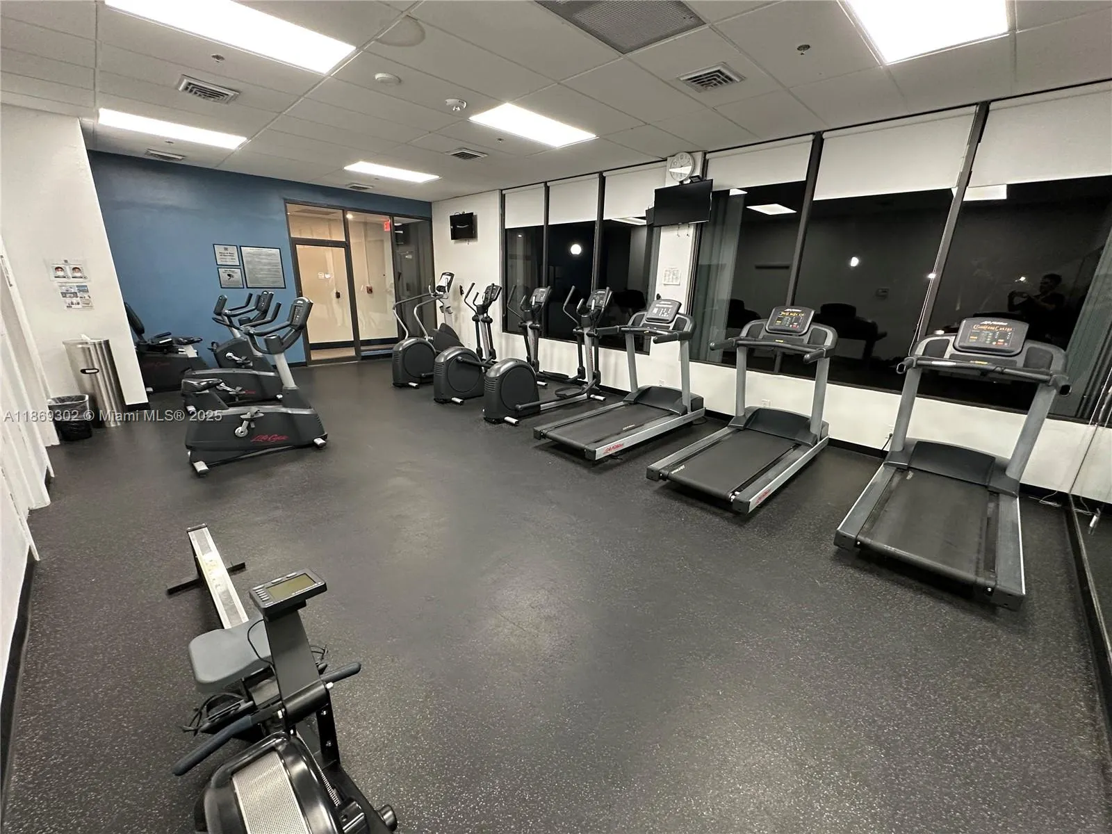 100 Bayview Dr, #221
