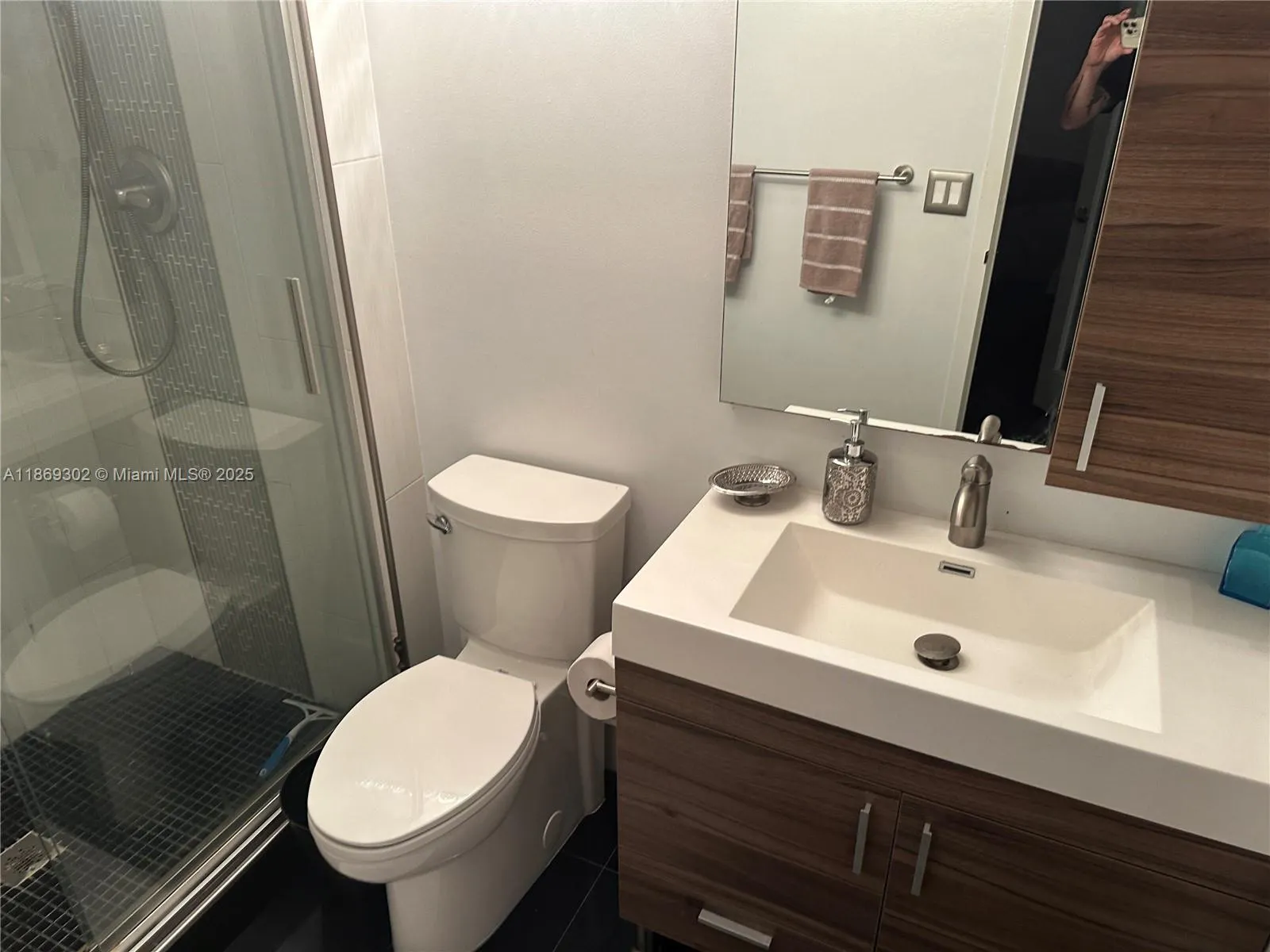 100 Bayview Dr, #221
