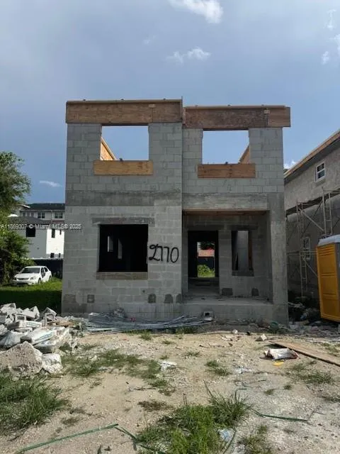 2770 NW 44 St