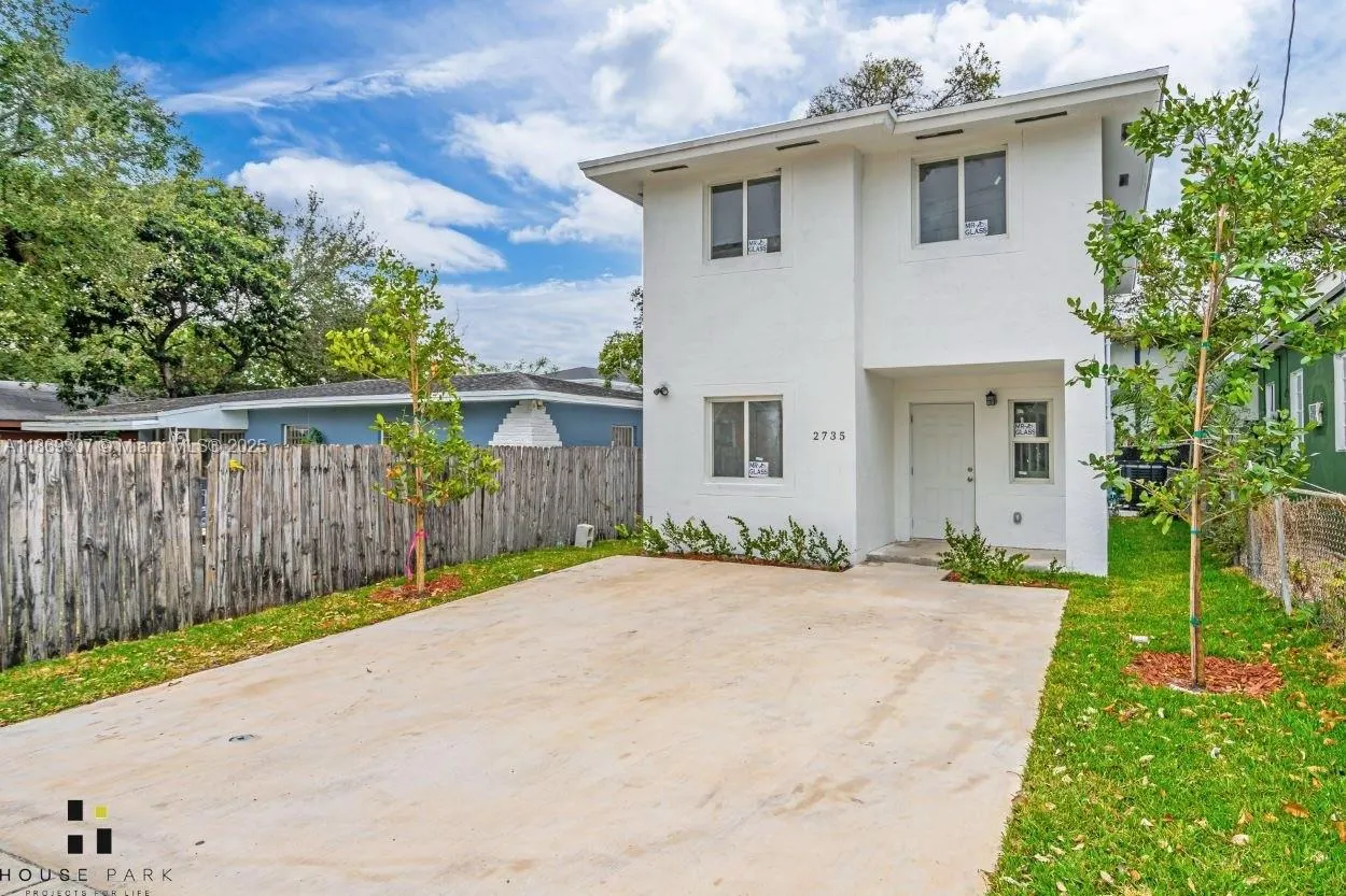 2770 NW 44 St