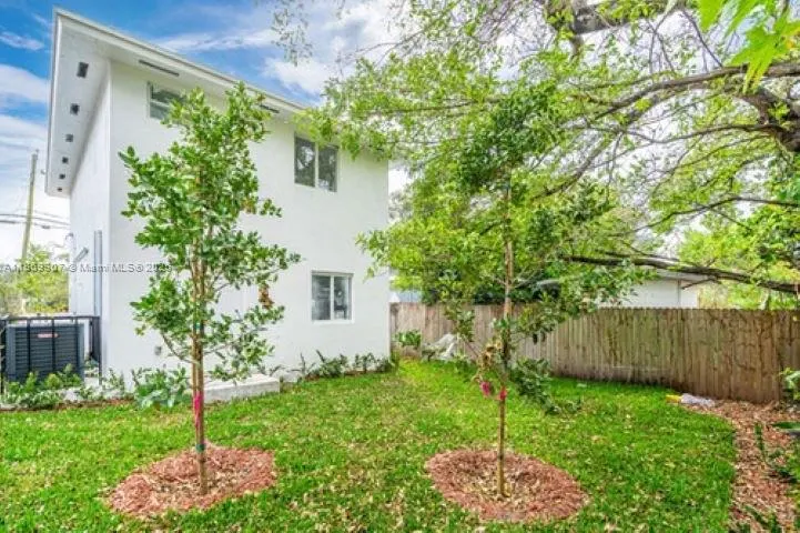 2770 NW 44 St