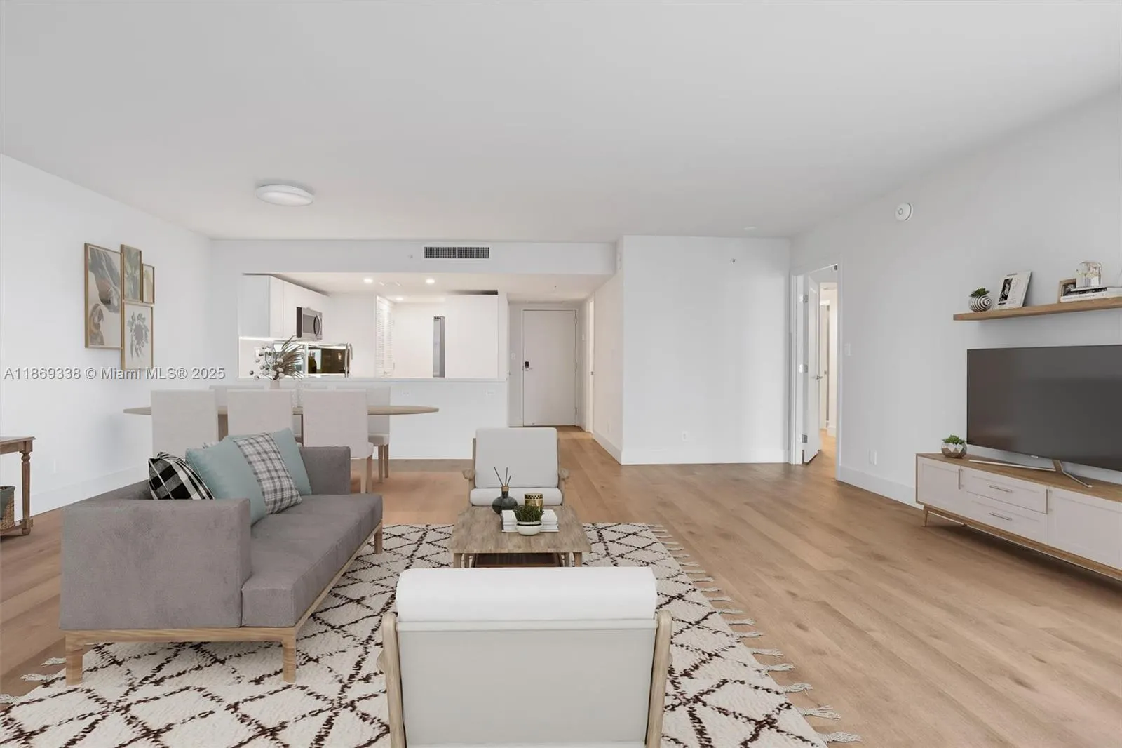 555 NE 34th St, #208