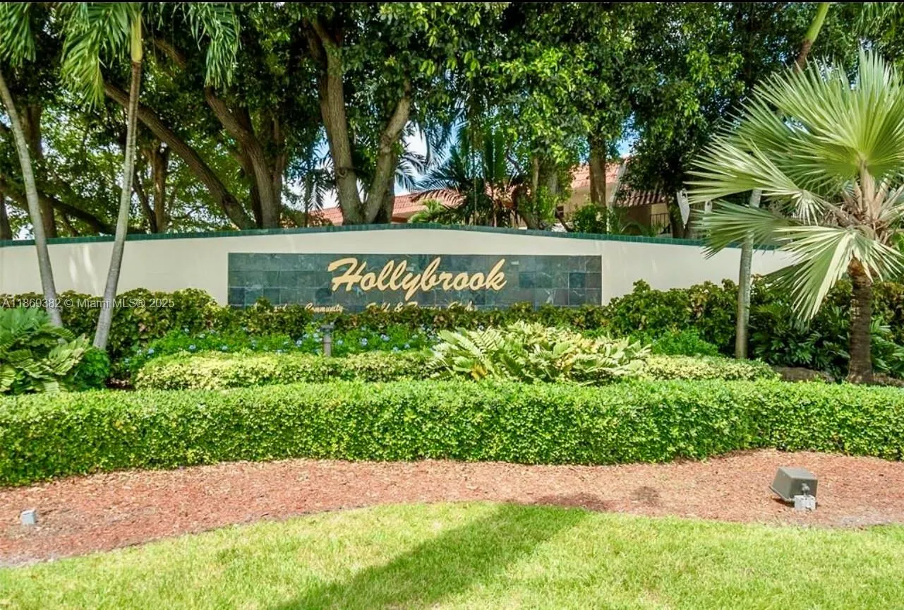 671 S Hollybrook Dr, #209