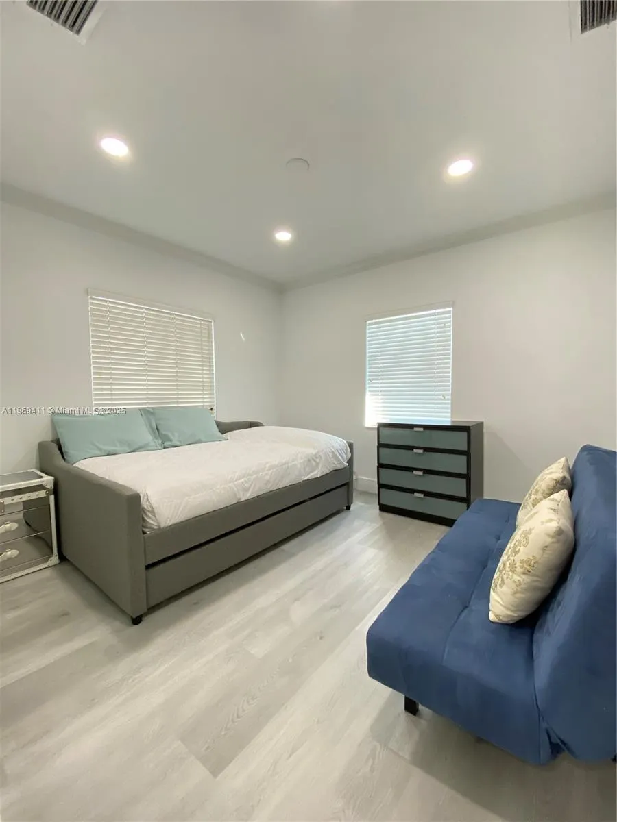 311 SW 27th Ave, #3