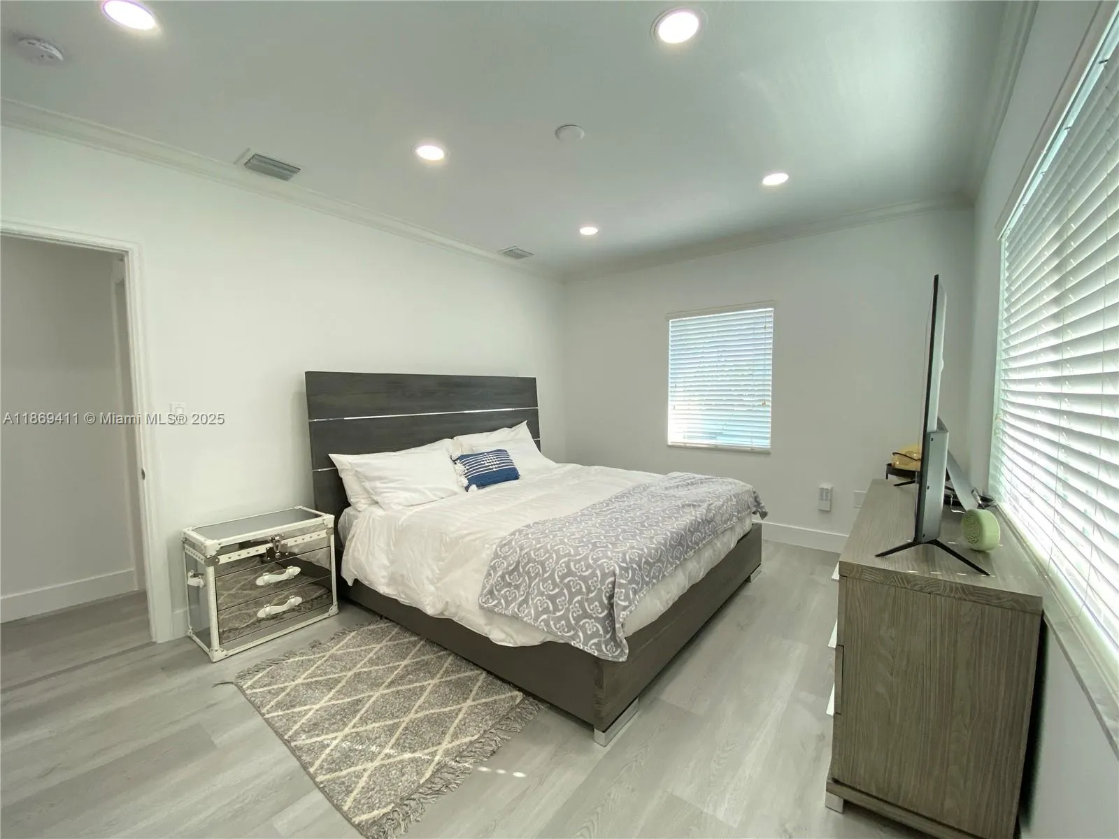 311 SW 27th Ave, #3