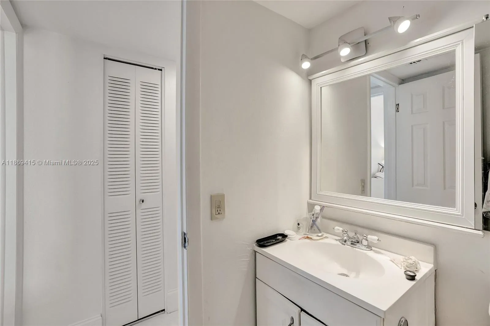 1801 S Treasure Dr, #329