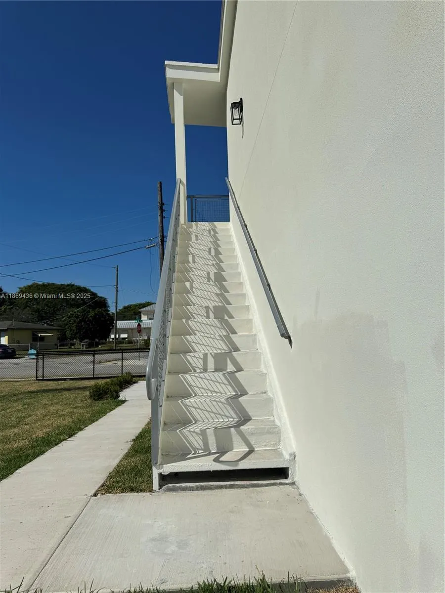 526 NW 6th