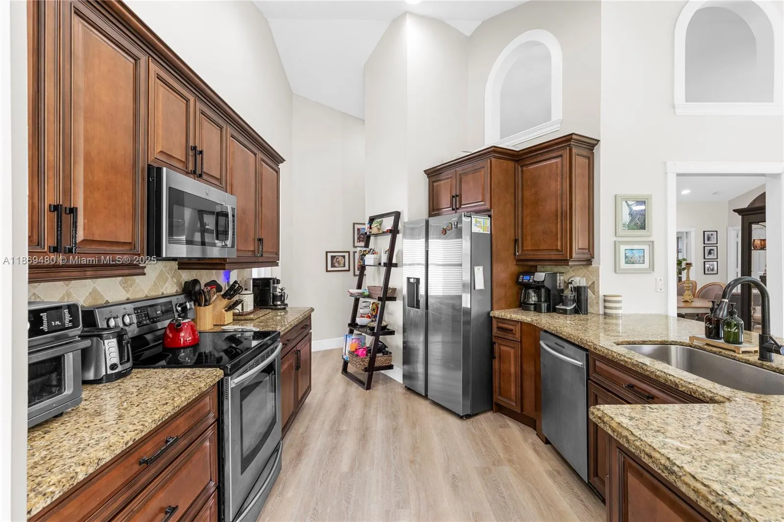 10900 NW 18th Ct