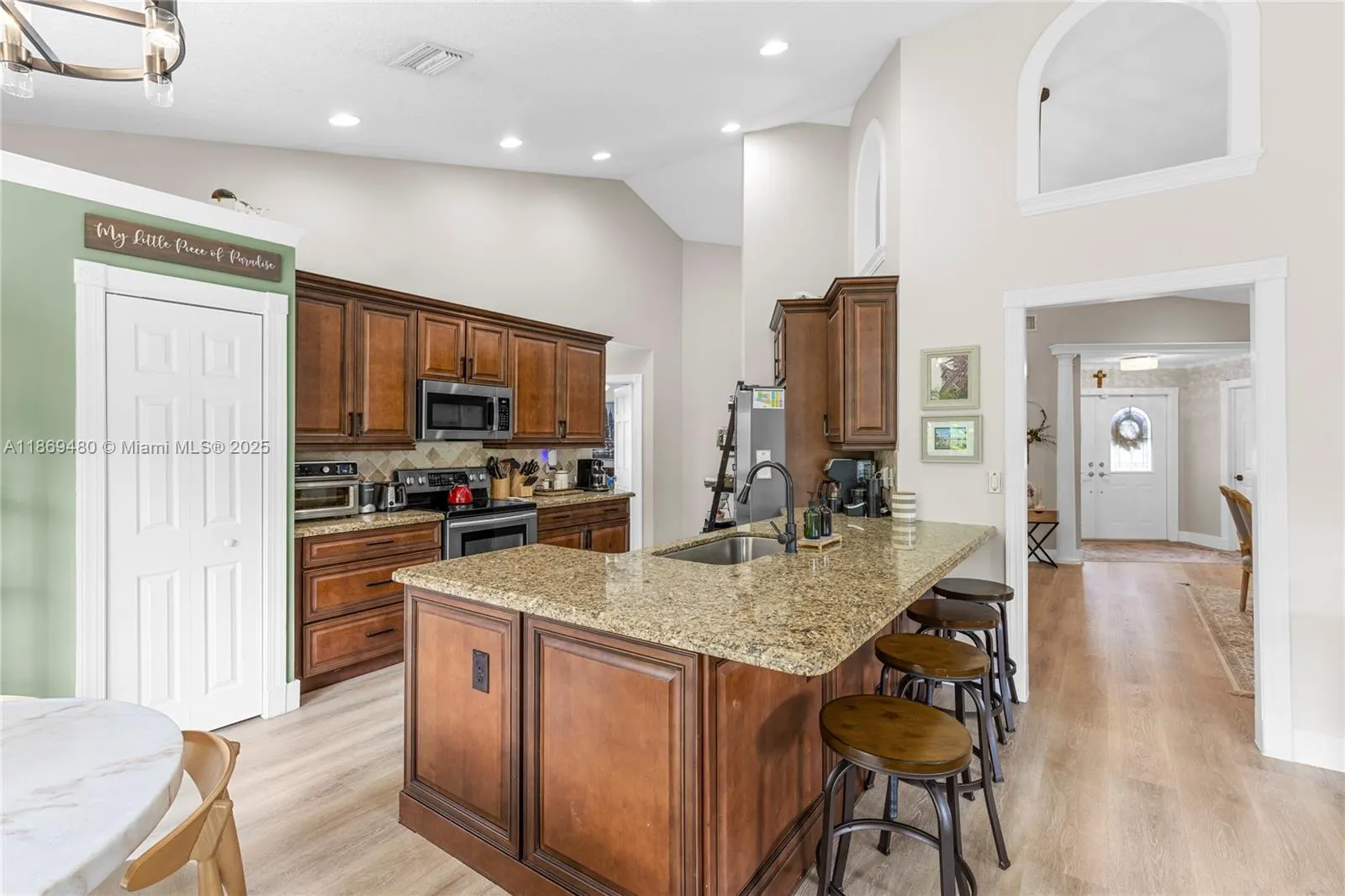10900 NW 18th Ct