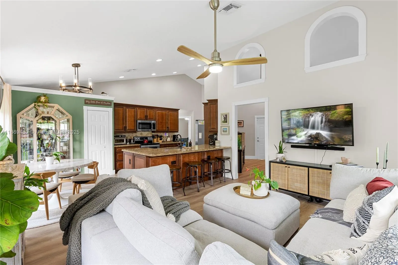 10900 NW 18th Ct