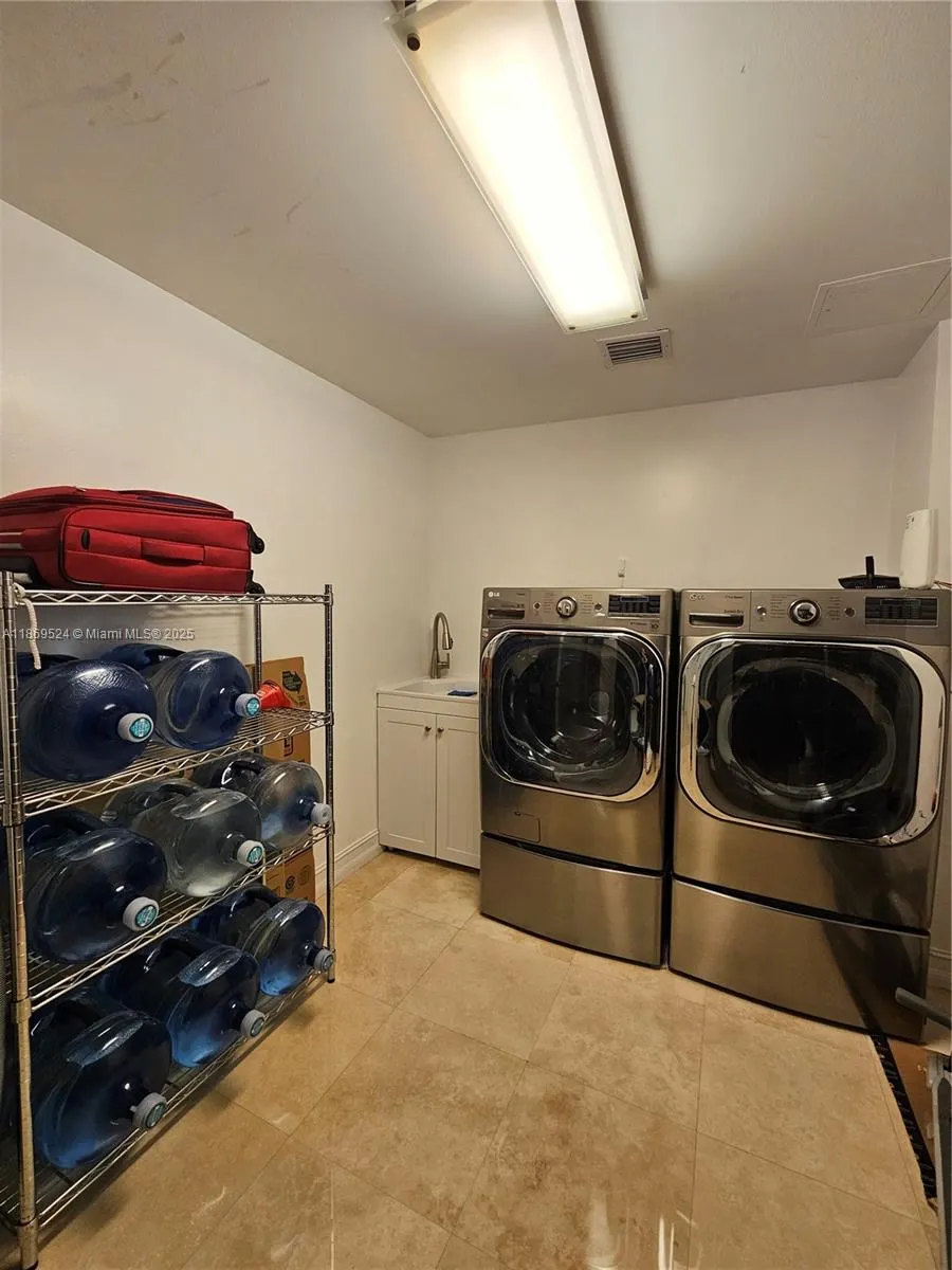3201 NE 183rd St, #2607