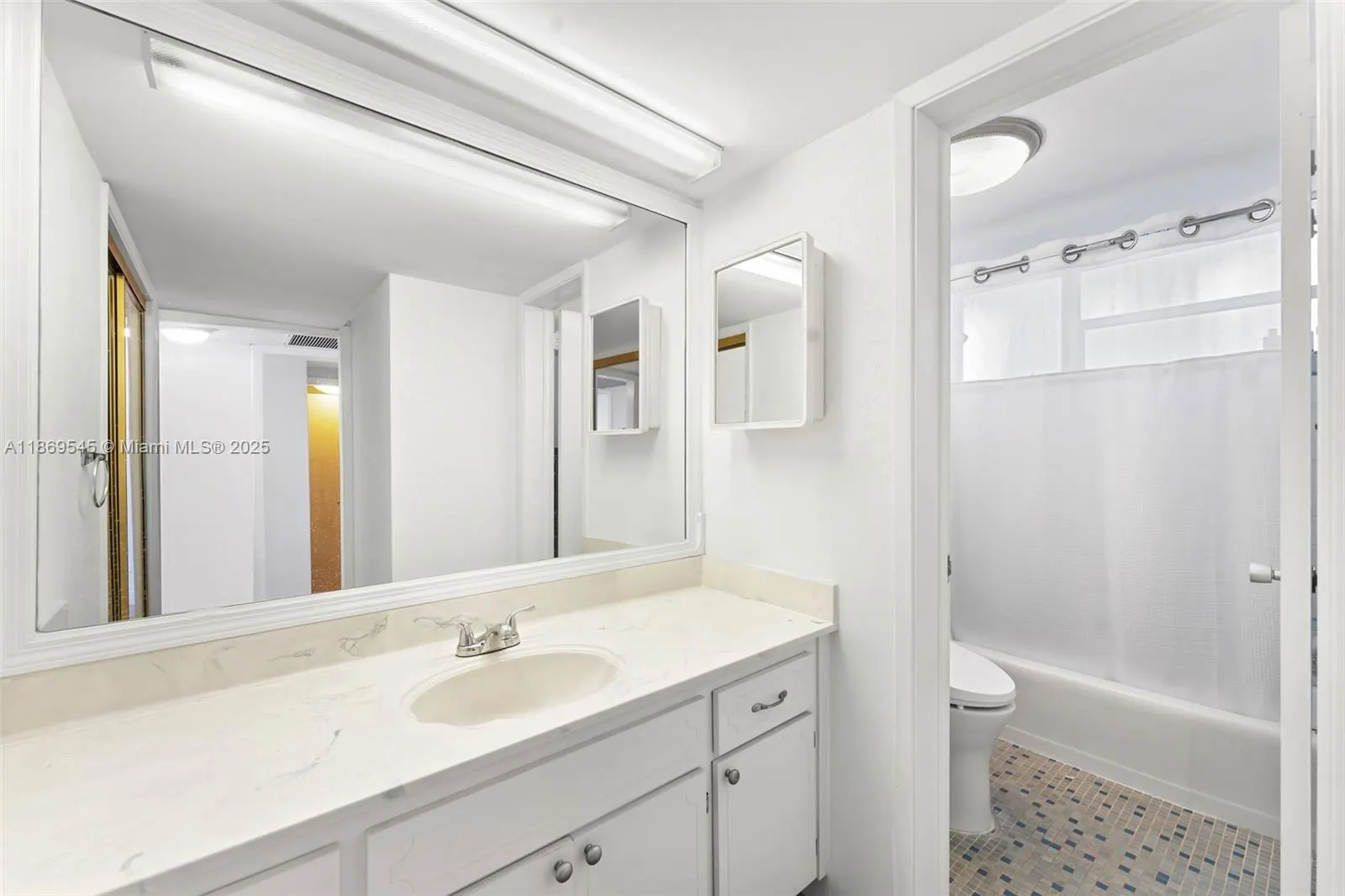 2508 Bay Dr, #305