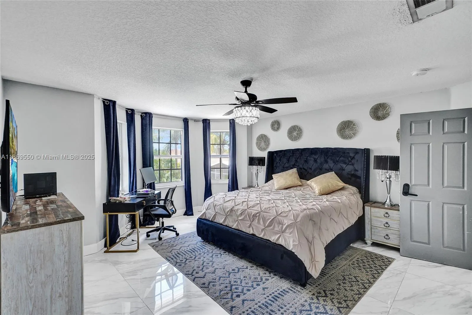 85 Gables Blvd