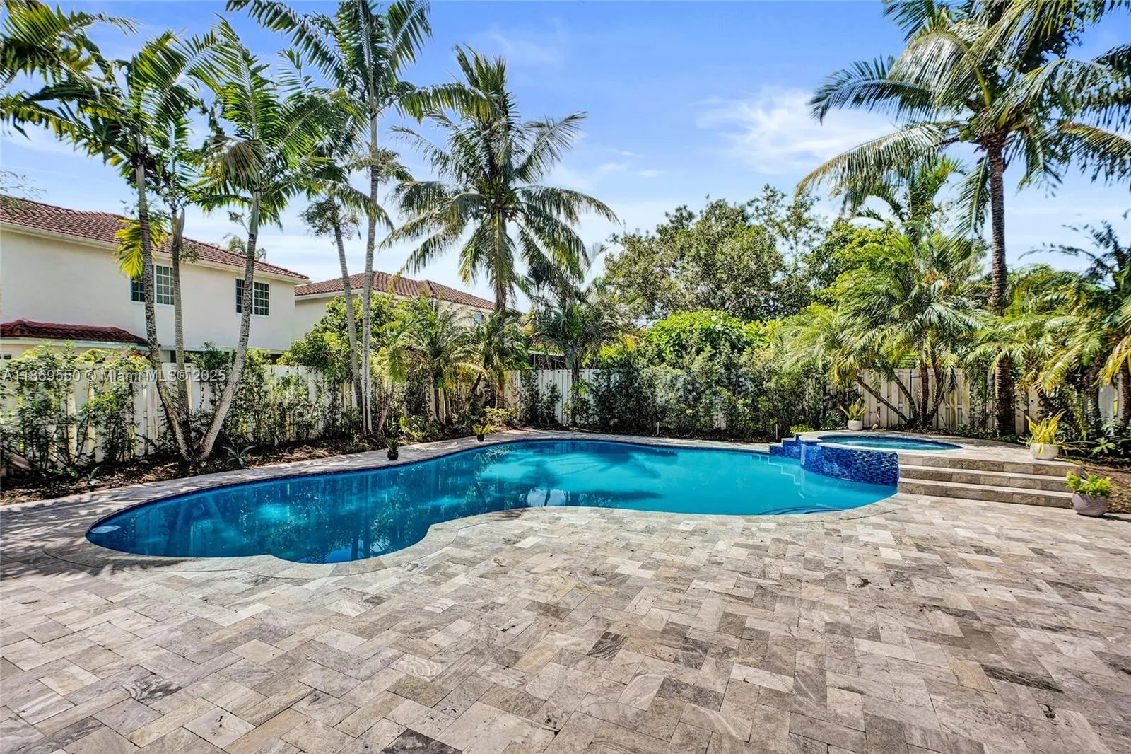 85 Gables Blvd