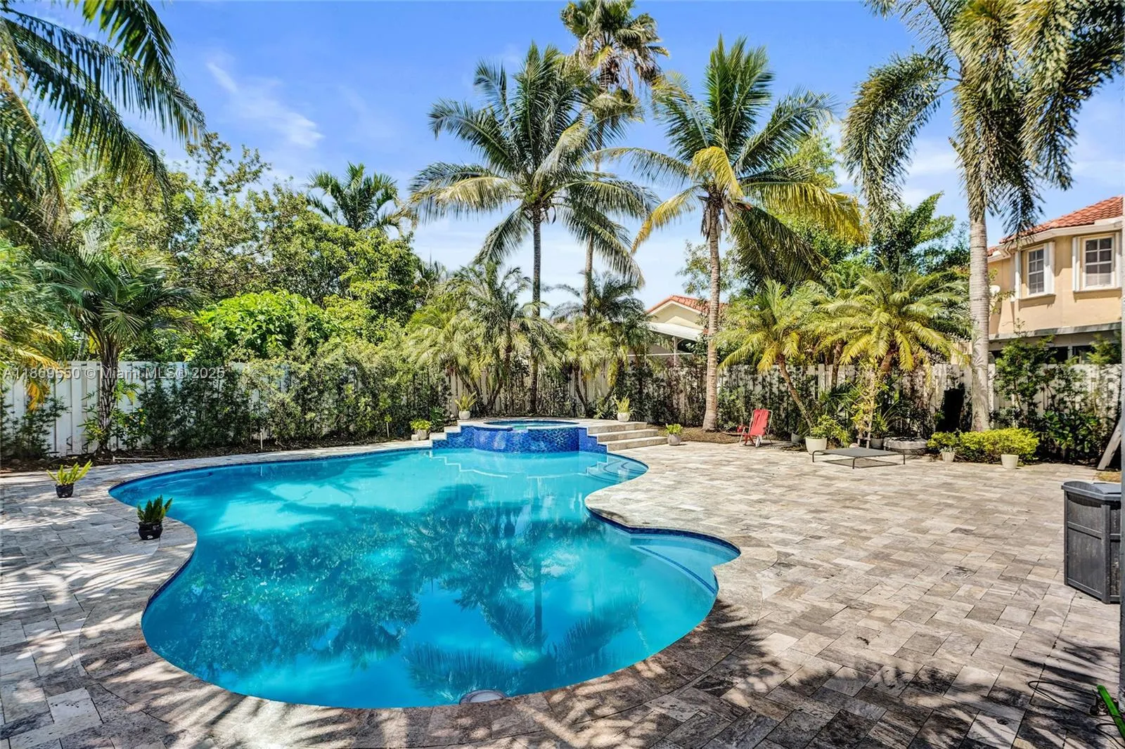 85 Gables Blvd