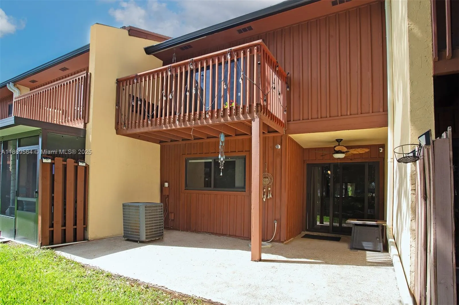 469 SE 14th St
