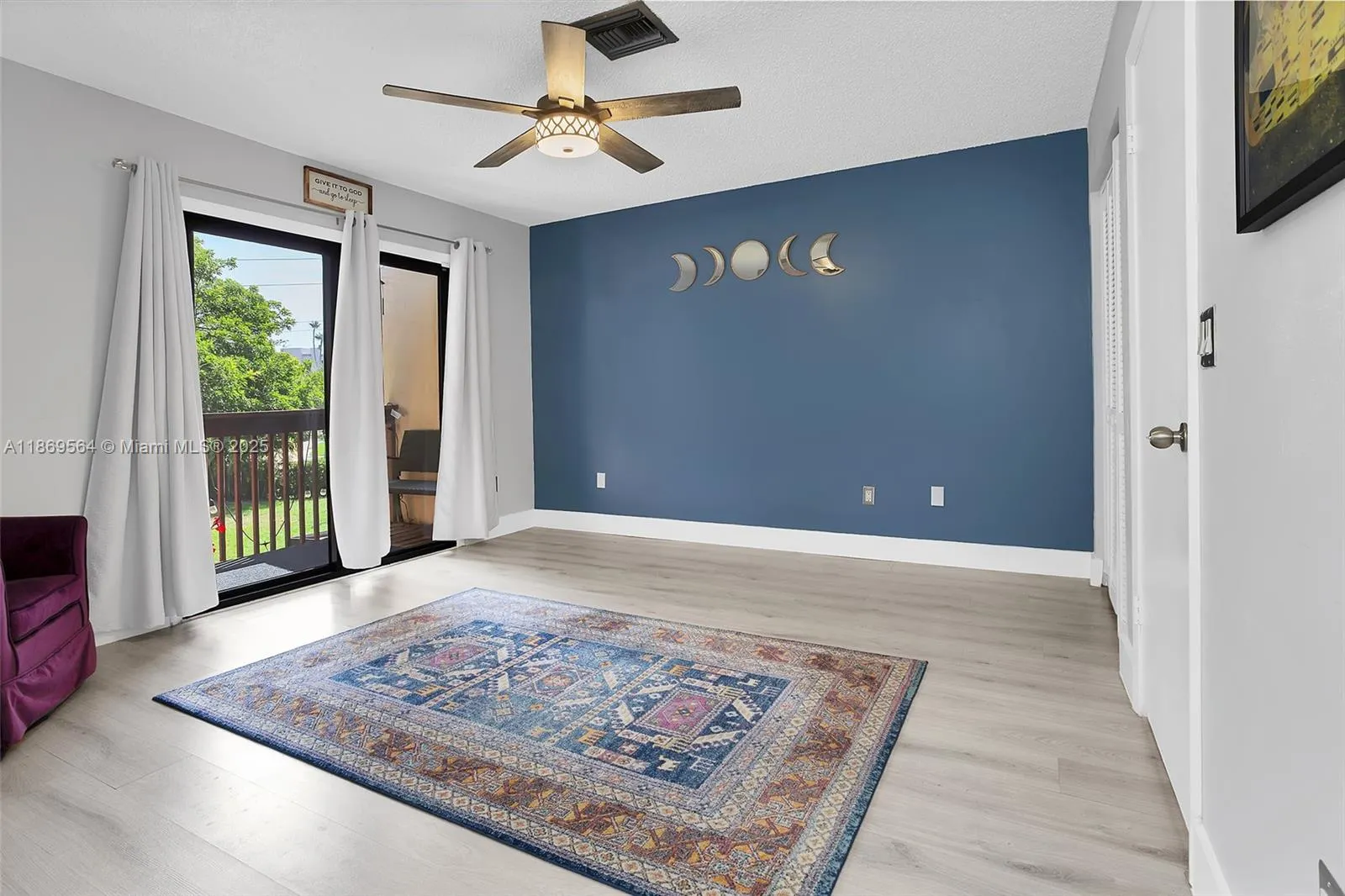 469 SE 14th St