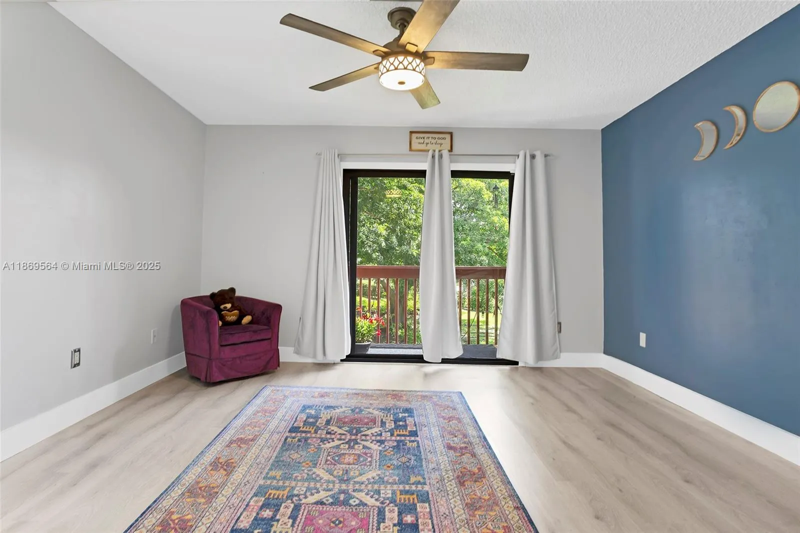 469 SE 14th St
