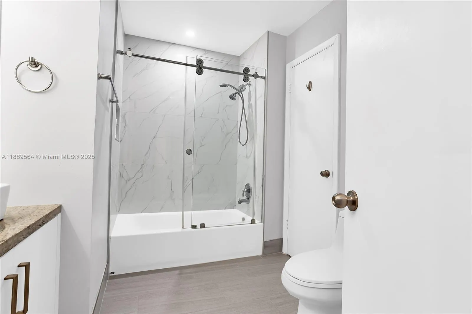 469 SE 14th St