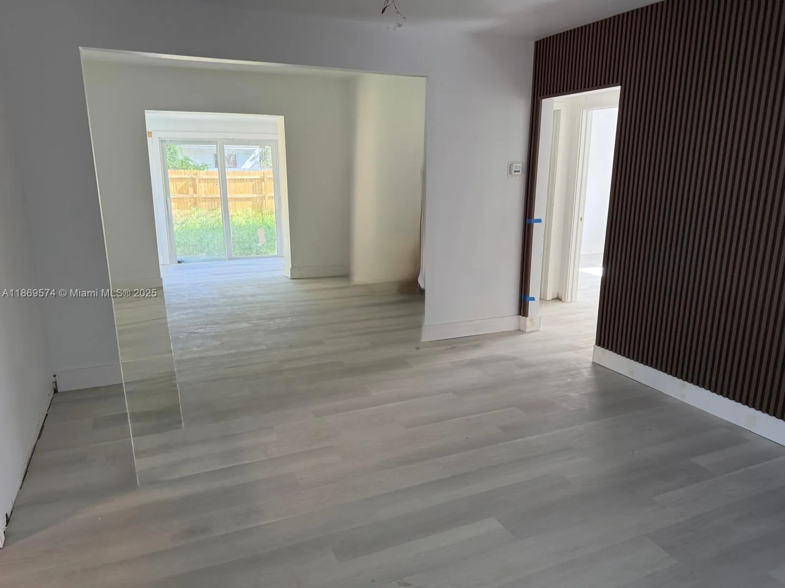 561 NW 41st St