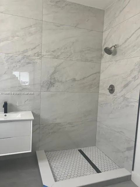 561 NW 41st St