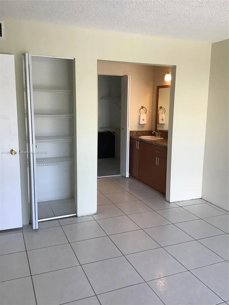 1250 NE 125th St, #207C