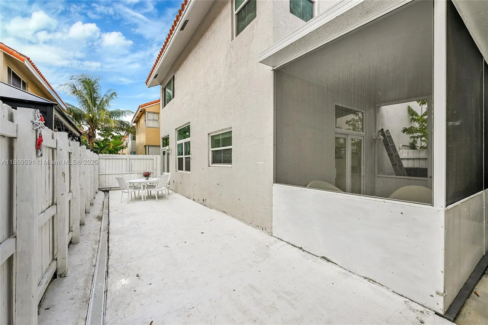 3155 N 37th Ave
