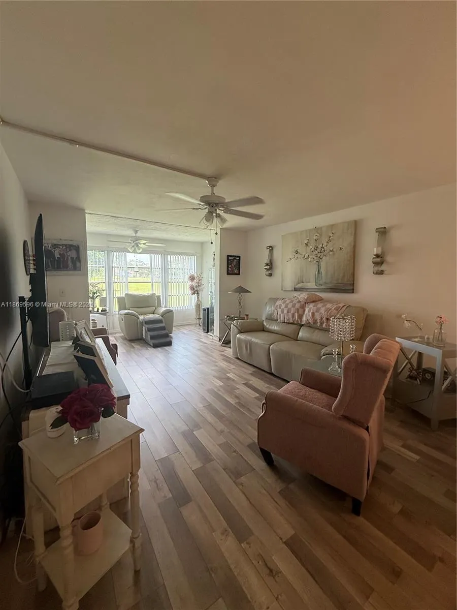 9581 Sunrise Lakes Blvd, #101
