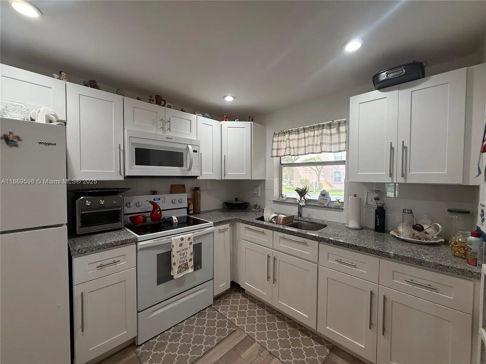 9581 Sunrise Lakes Blvd, #101
