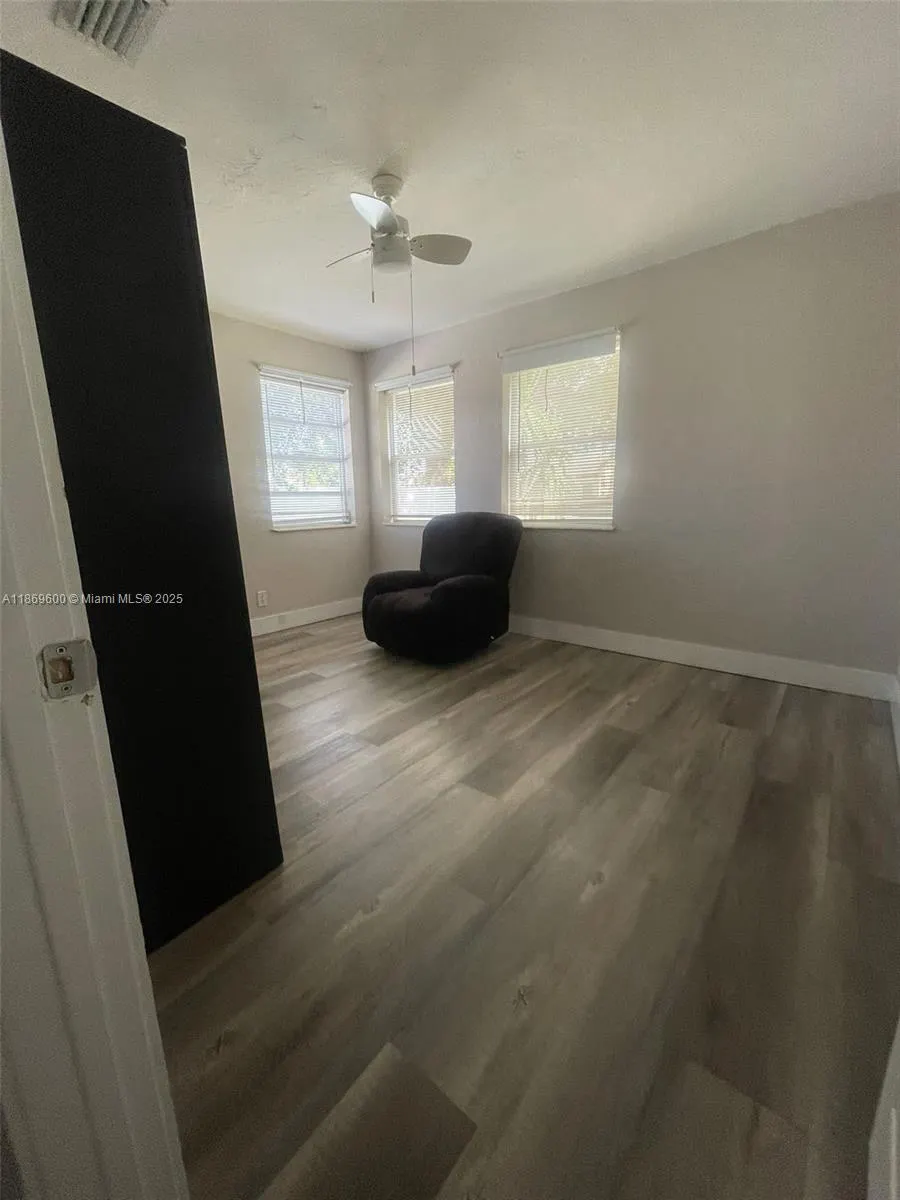 2111 Adams St, #0