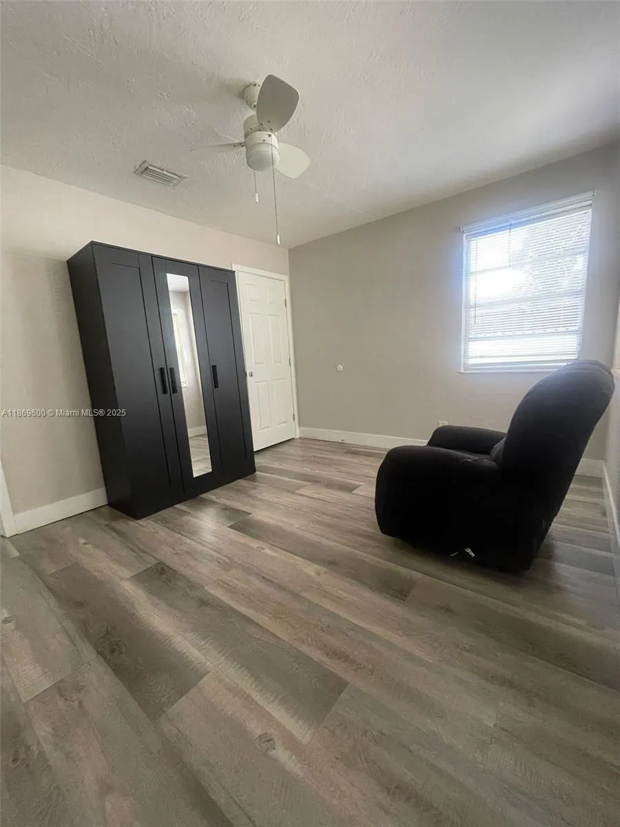 2111 Adams St, #0